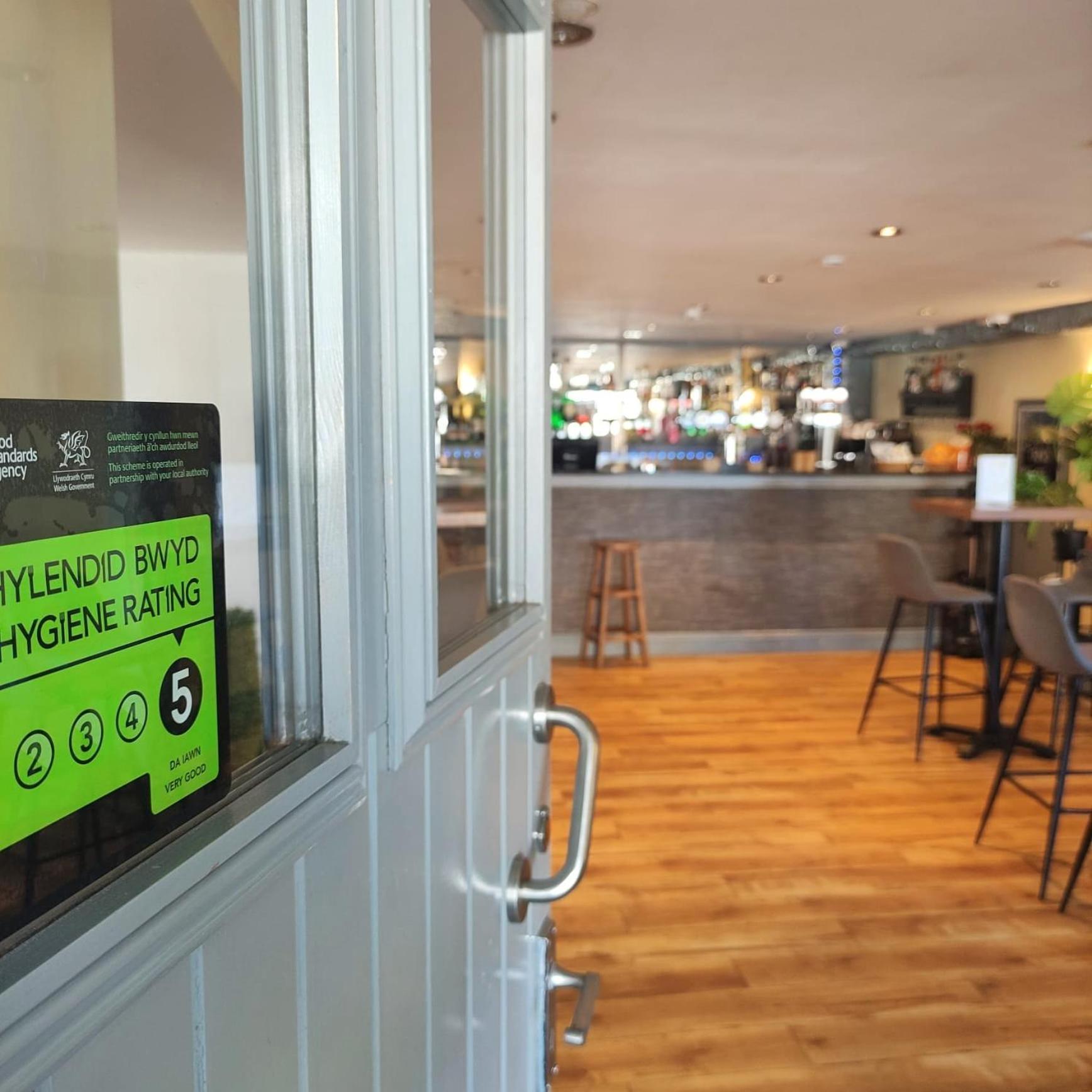 Rose And Crown Hotel & Hope And Anchor Bar Goodwick Ngoại thất bức ảnh